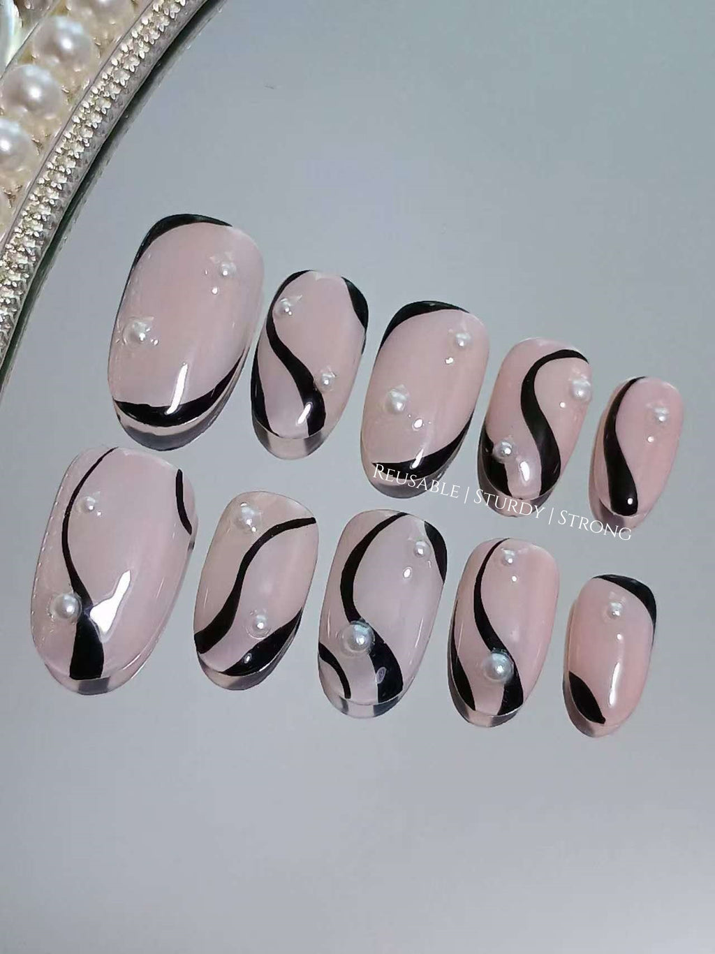 Short Black Swirl Nails / abstract nails