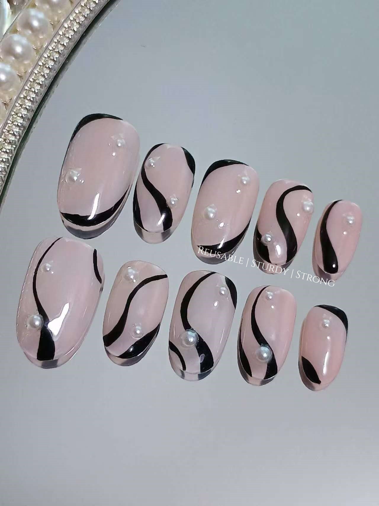 Short Black Swirl Nails / abstract nails