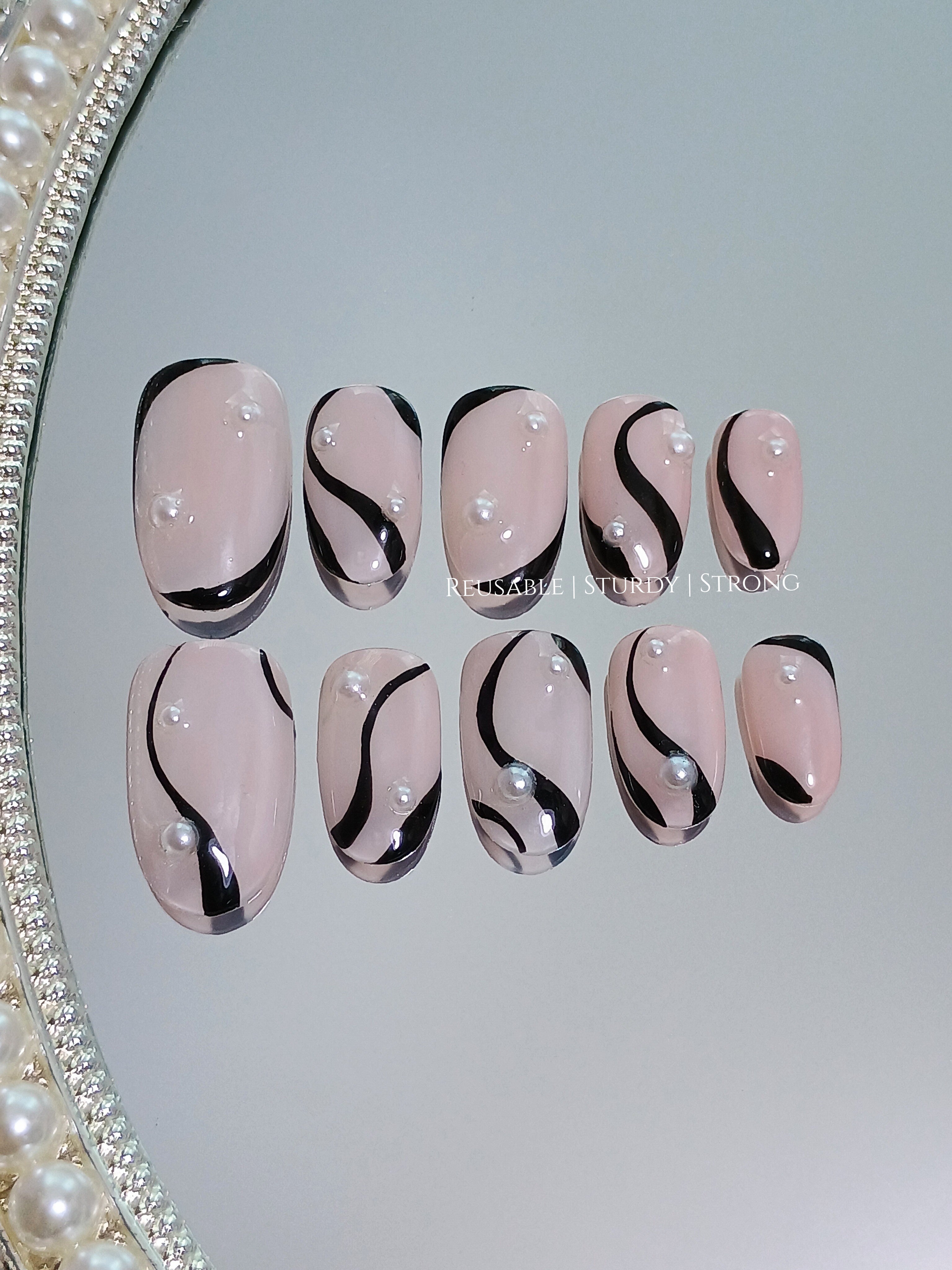 Short Black Swirl Nails / abstract nails