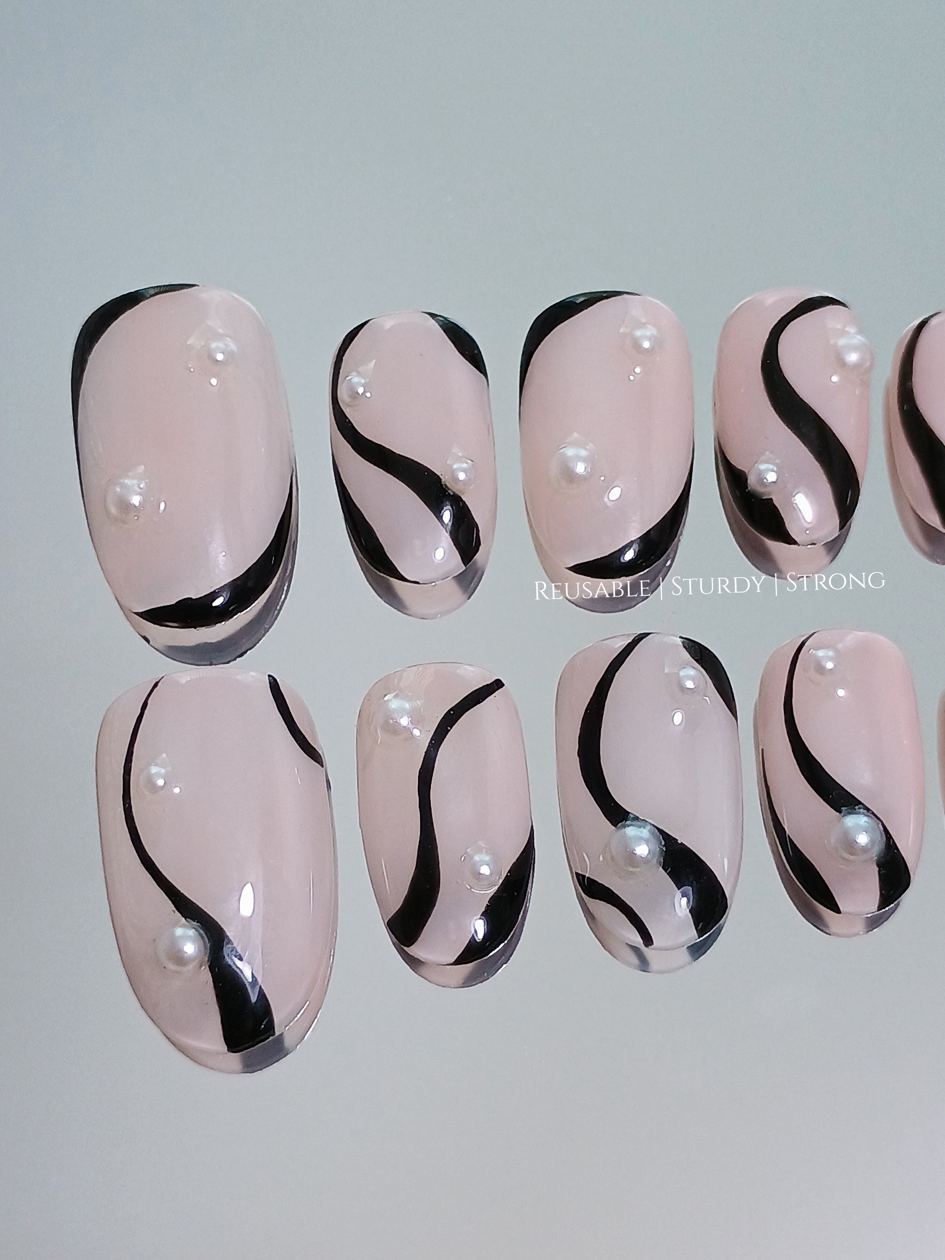 Short Black Swirl Nails / abstract nails