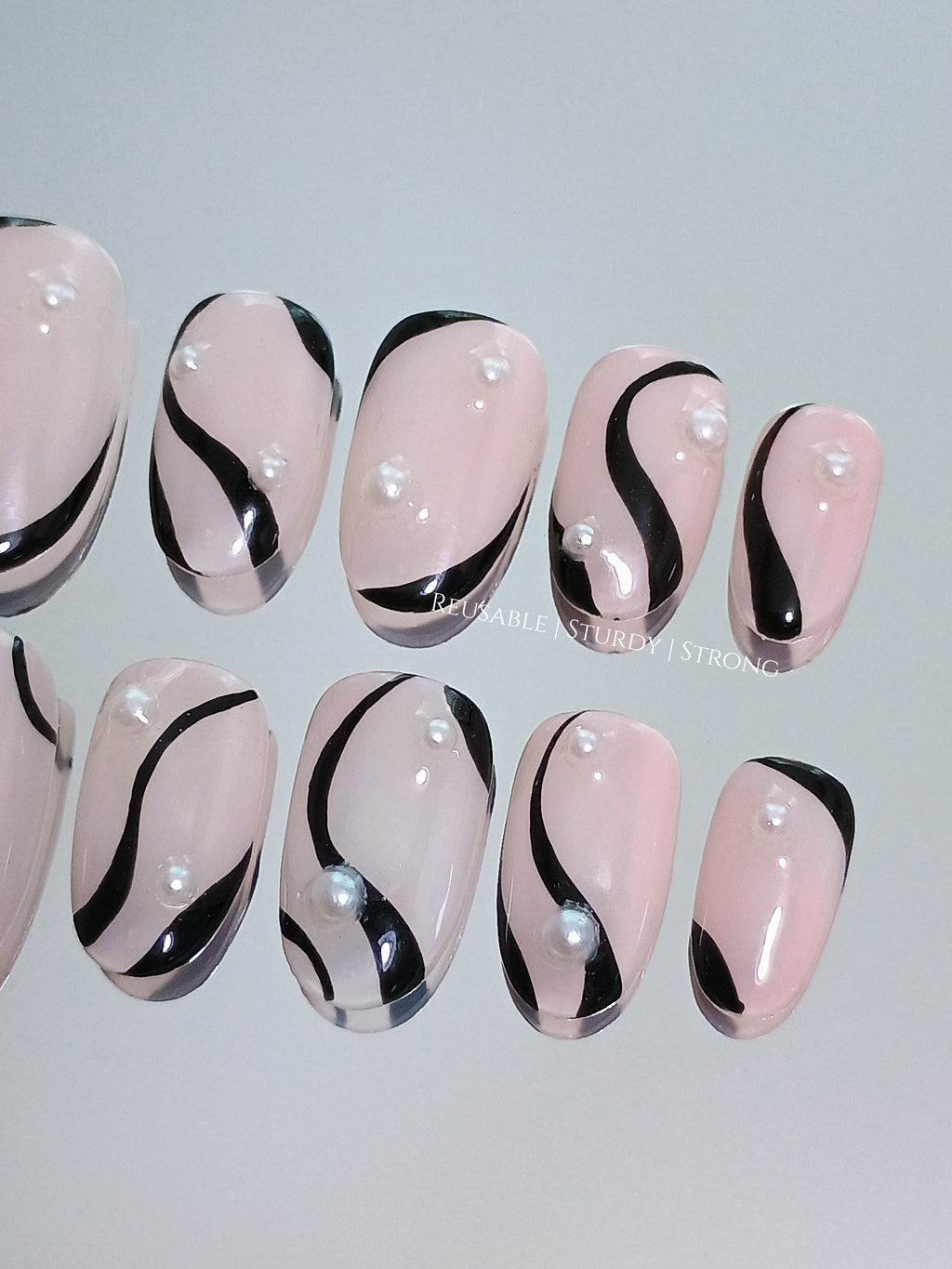 Short Black Swirl Nails / abstract nails