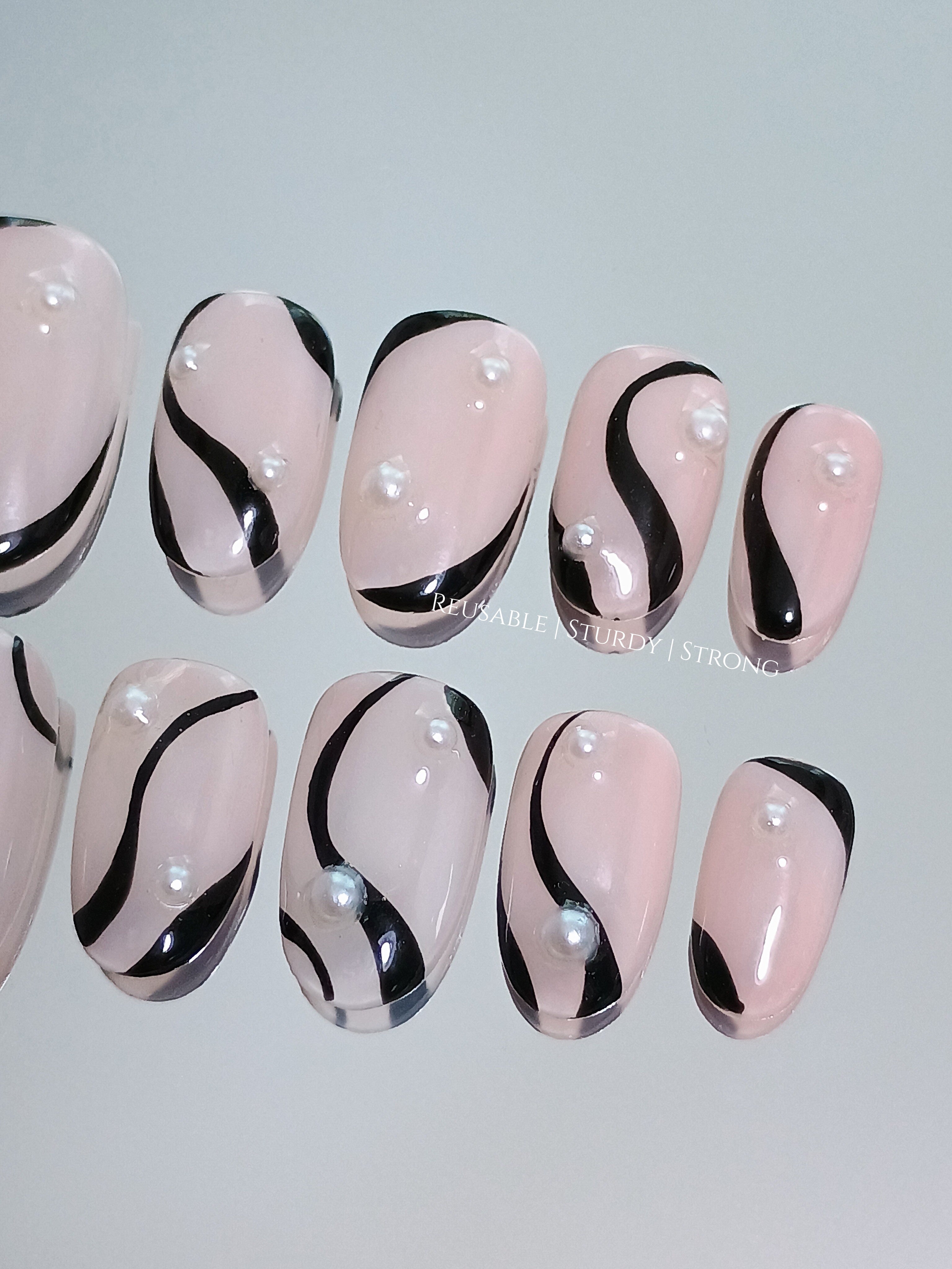 Short Black Swirl Nails / abstract nails