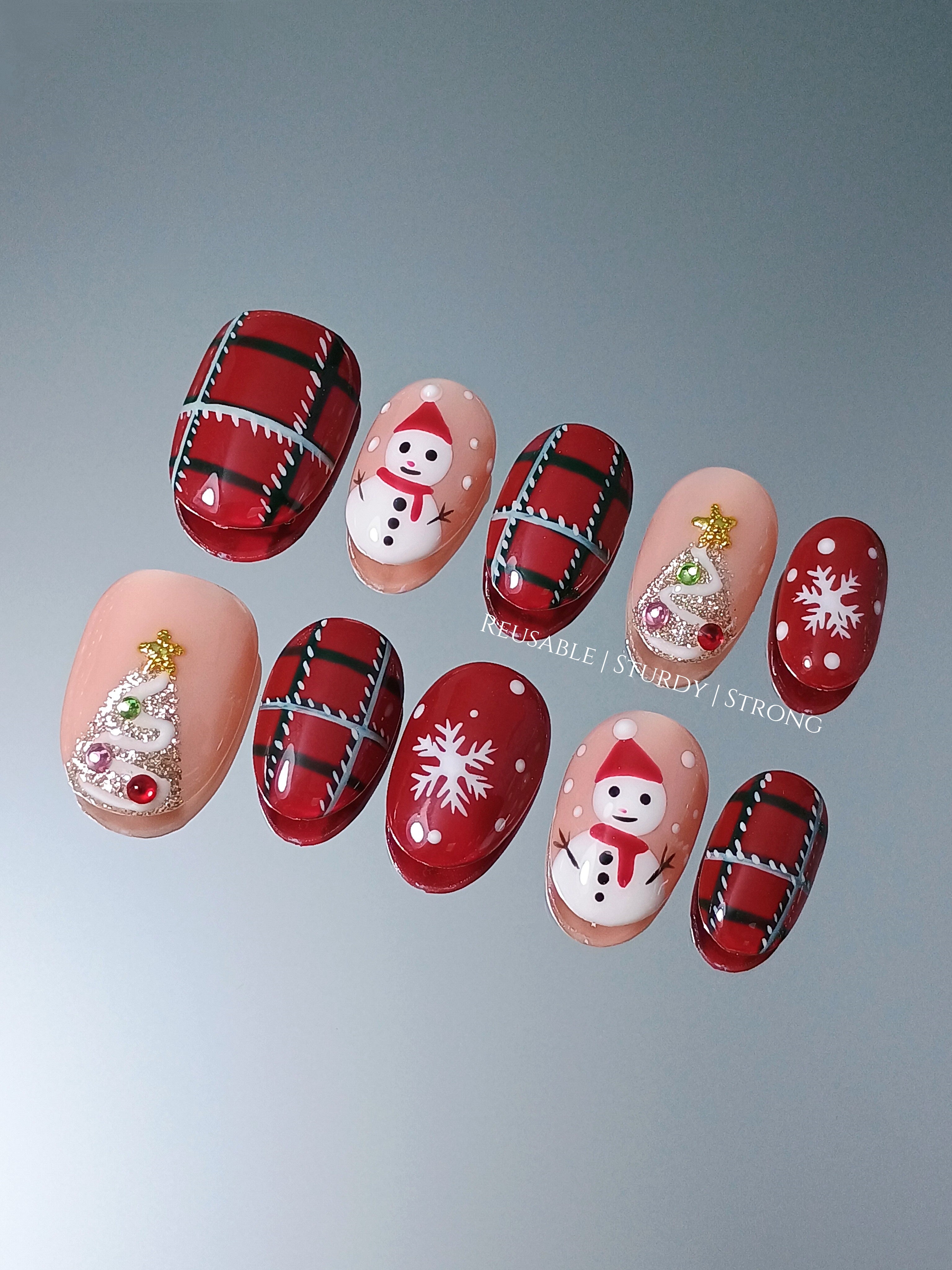 Holly Jolly Christmas (Extra short oval) | Christmas Nails