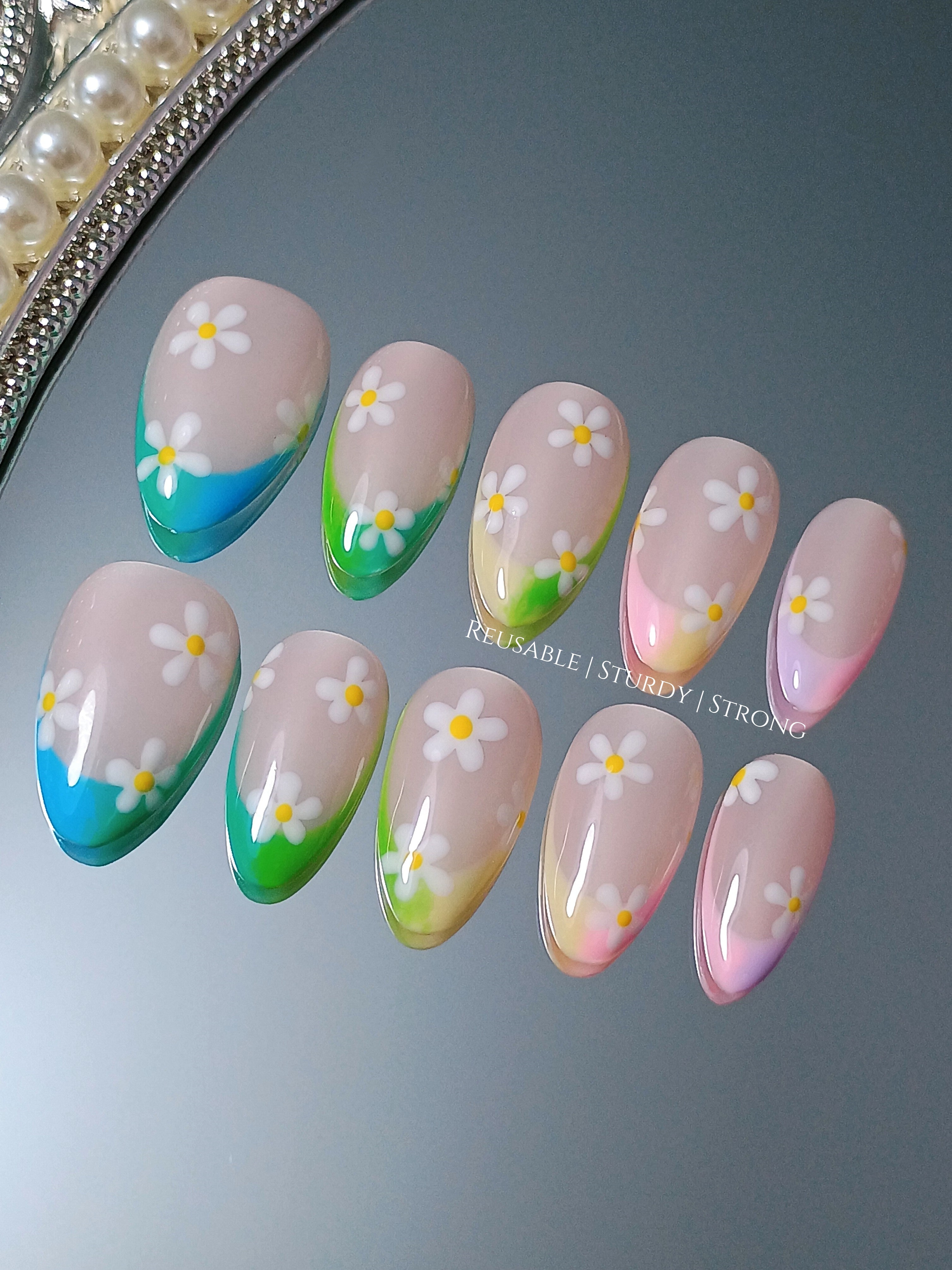 Soft Gradient Daisy Flower