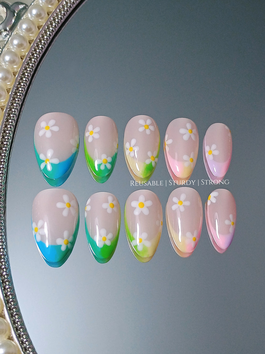 Soft Gradient Daisy Flower