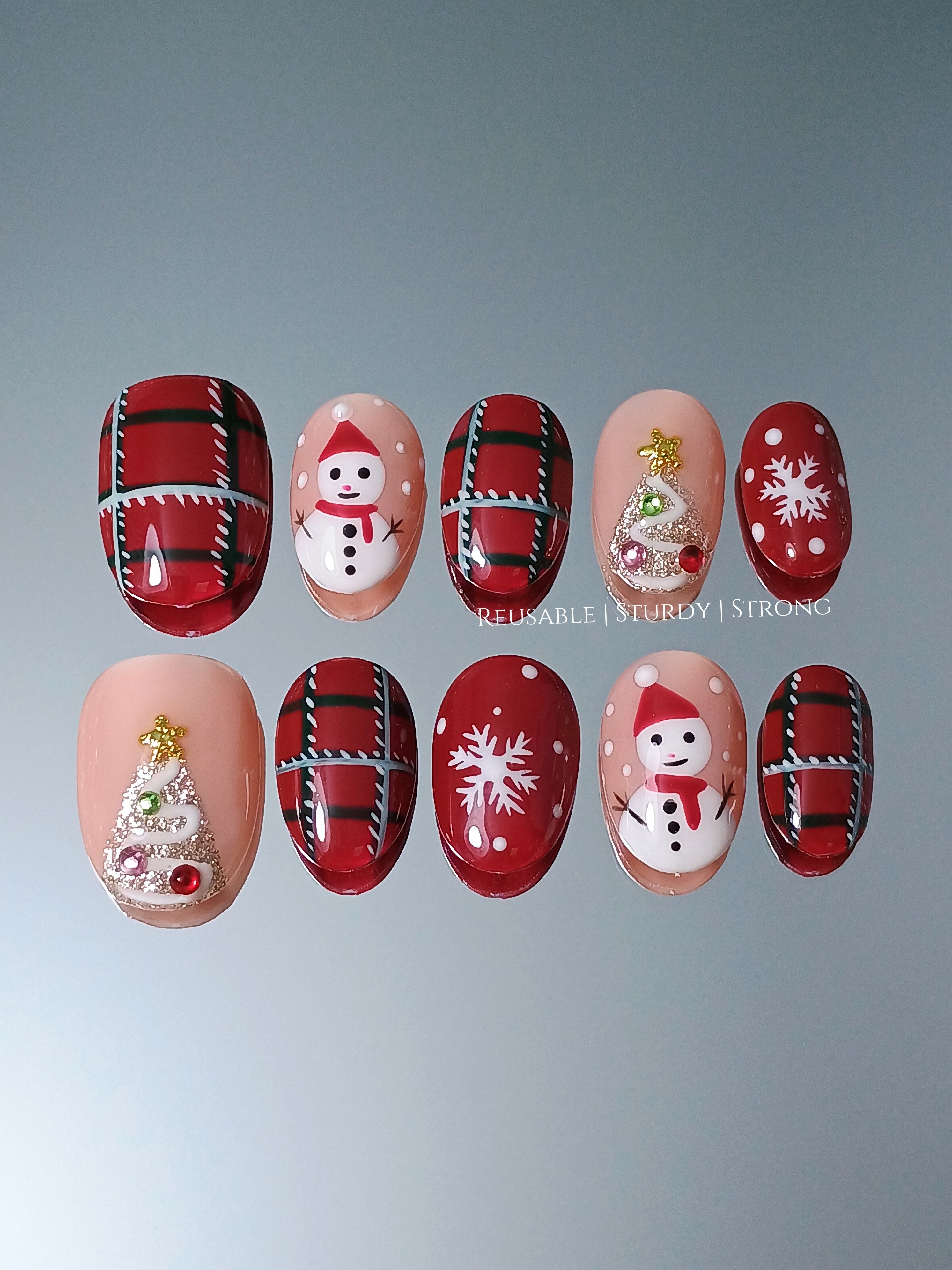 Holly Jolly Christmas (Extra short oval) | Christmas Nails