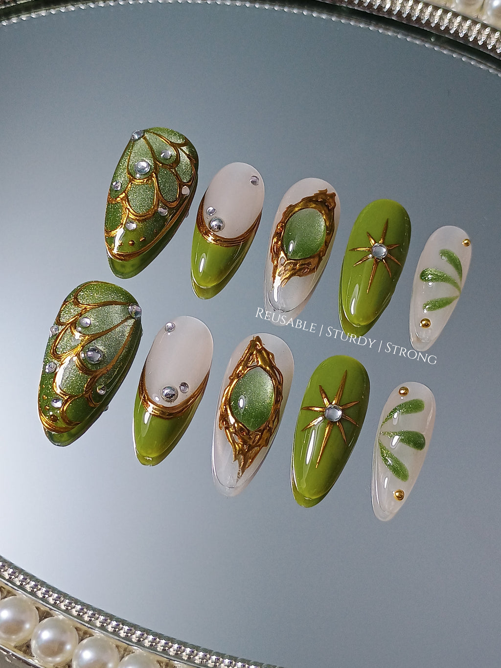 Emerald Cat Eye with Golden Glow | Green Cat Eye