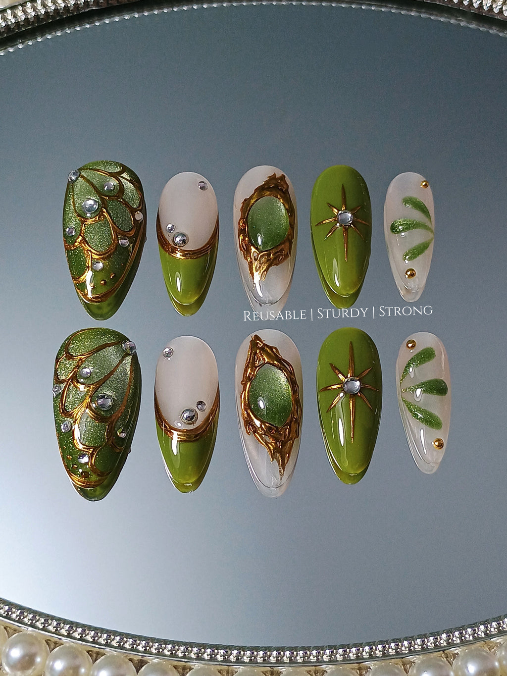 Emerald Cat Eye with Golden Glow | Green Cat Eye