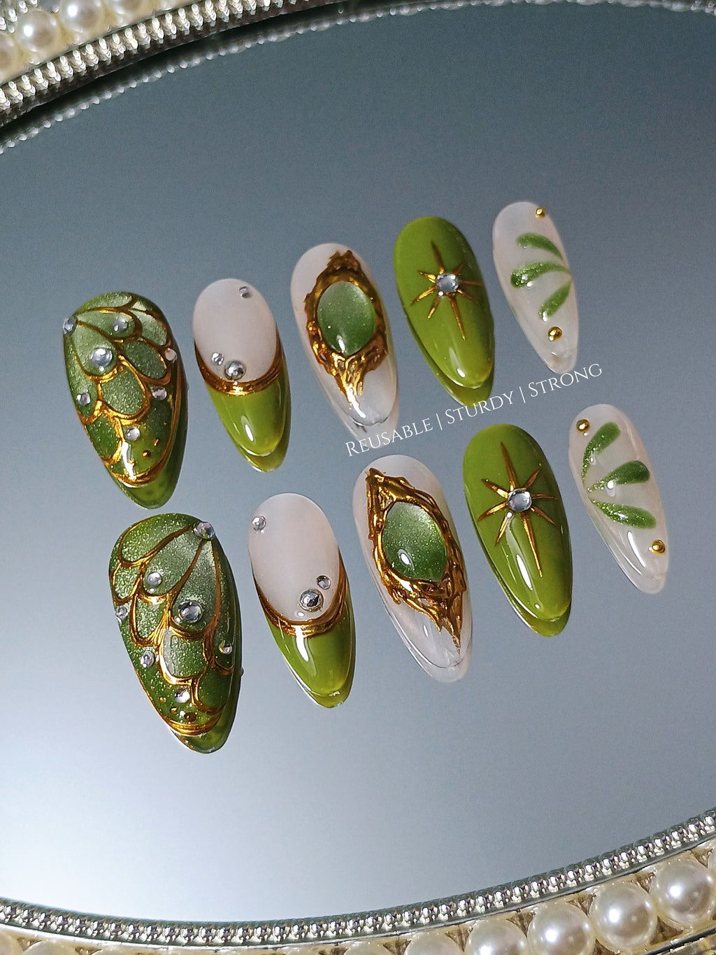 Emerald Cat Eye with Golden Glow | Green Cat Eye
