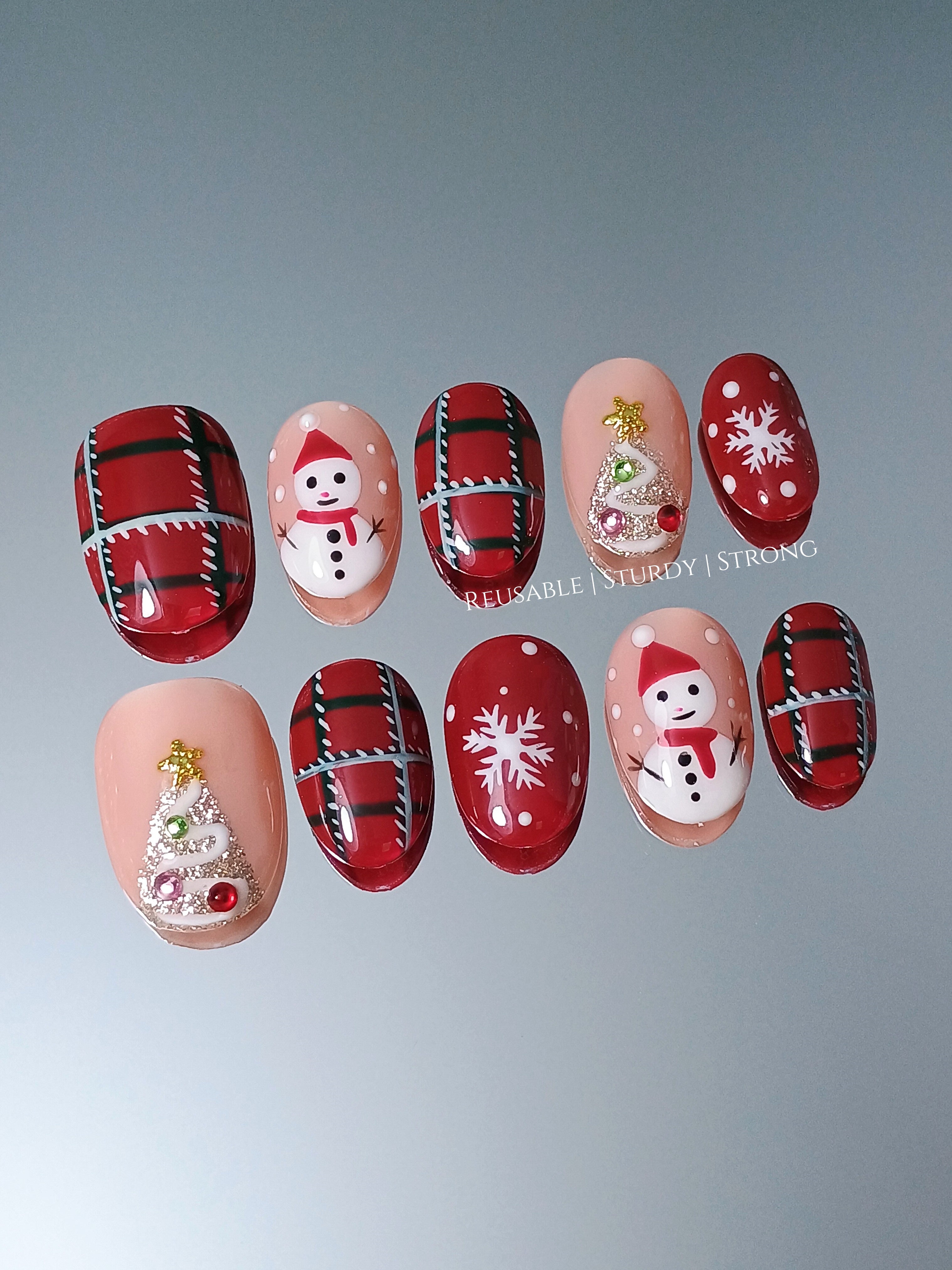 Holly Jolly Christmas (Extra short oval) | Christmas Nails