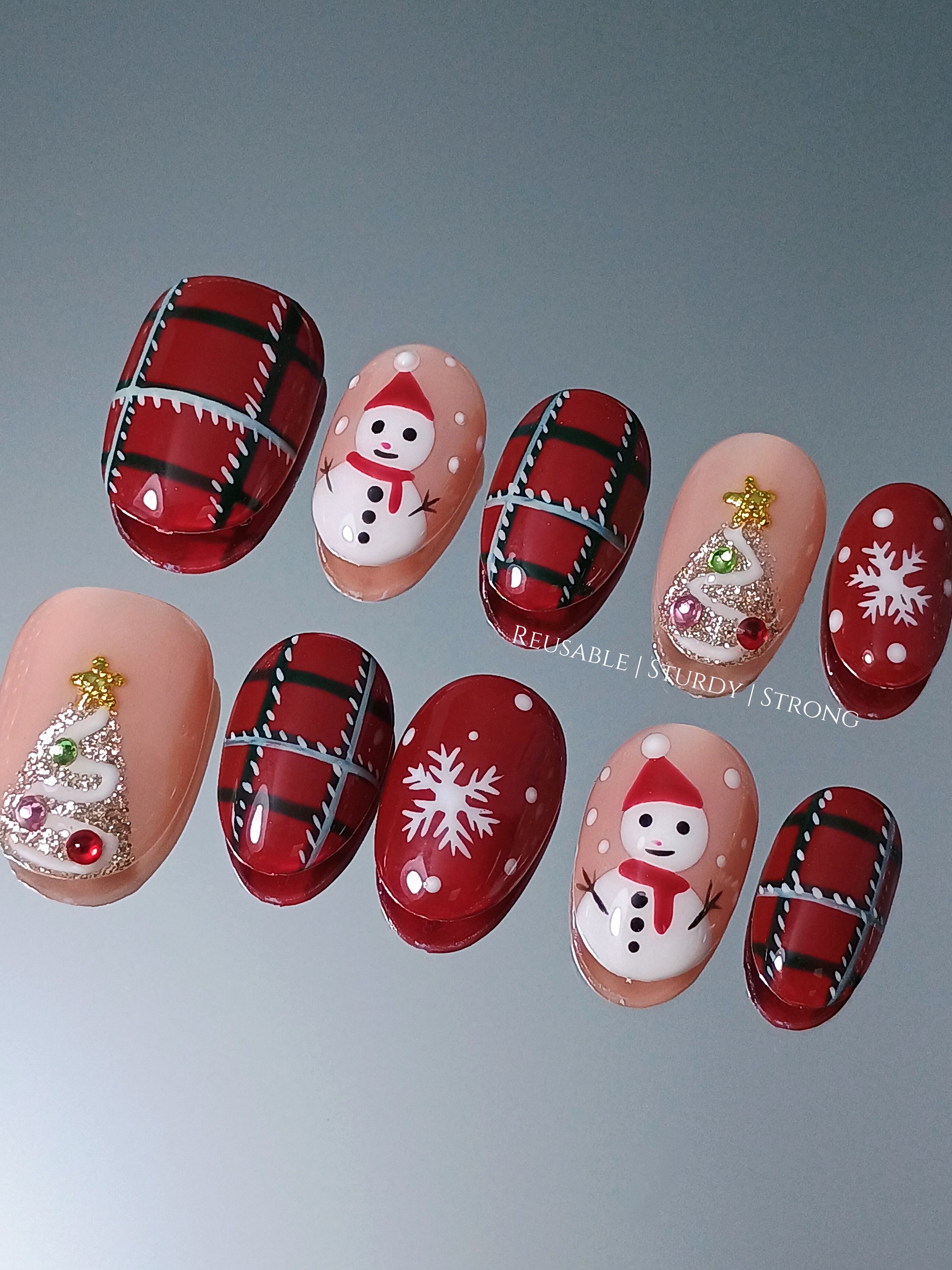 Holly Jolly Christmas (Extra short oval) | Christmas Nails